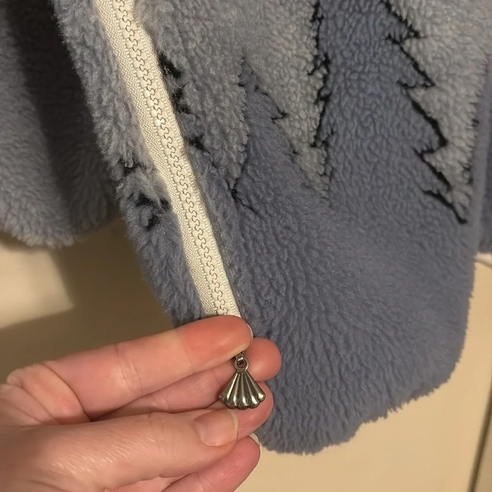 Fuzzy Pattern Jacket - Picture 2 of 6